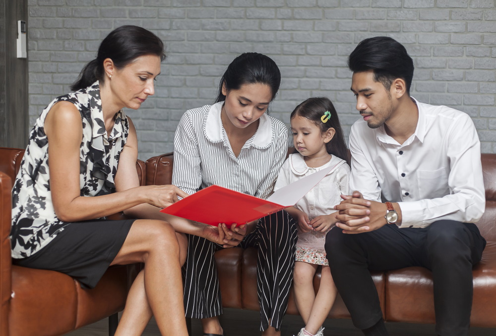 parents and child discussing uncontested divorce